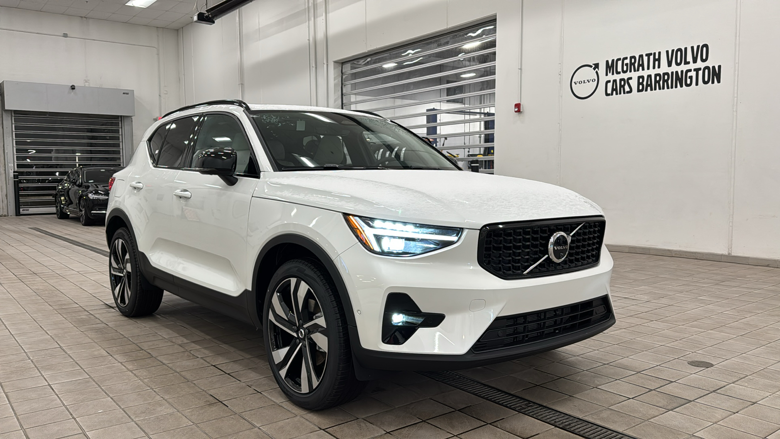 2025 Volvo XC40 Plus Dark Theme 2