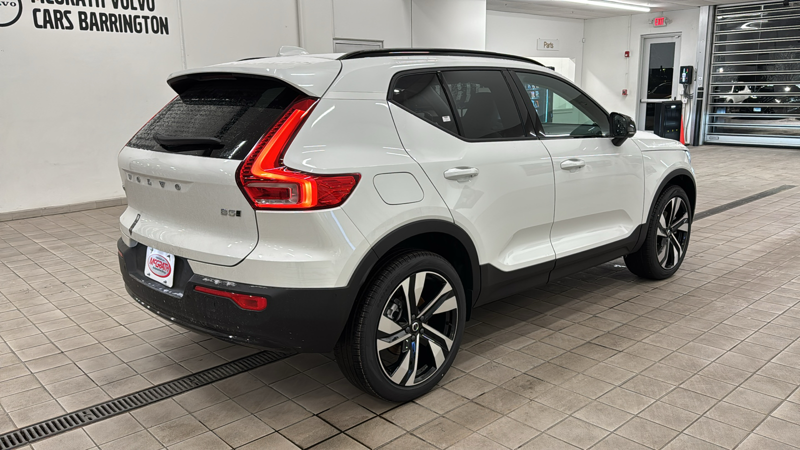 2025 Volvo XC40 Plus Dark Theme 4