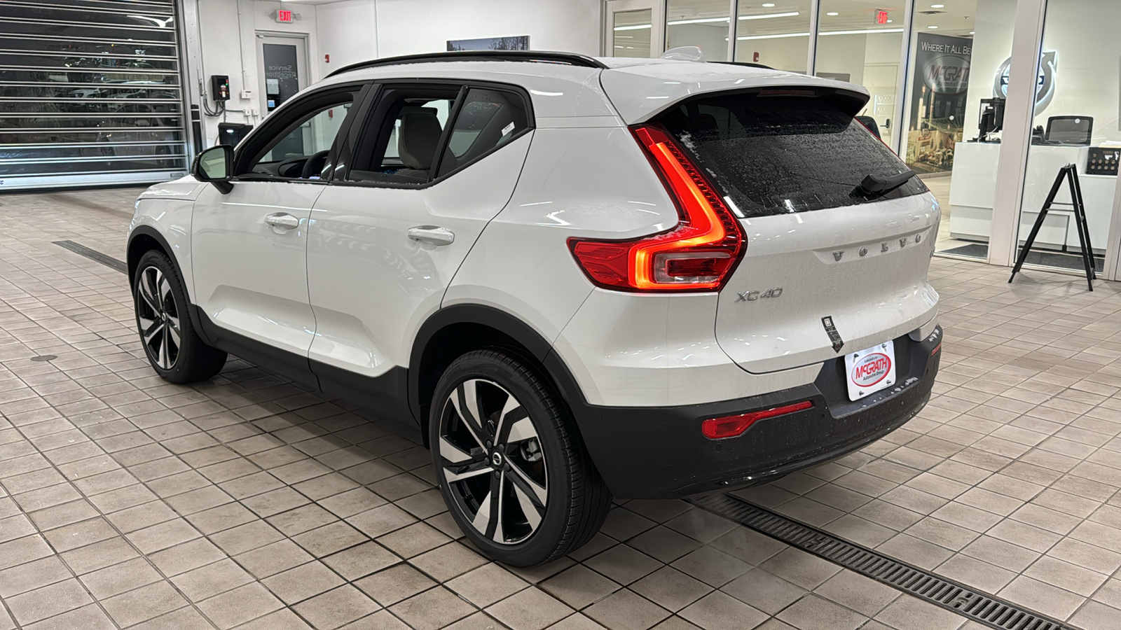 2025 Volvo XC40 Plus Dark Theme 6