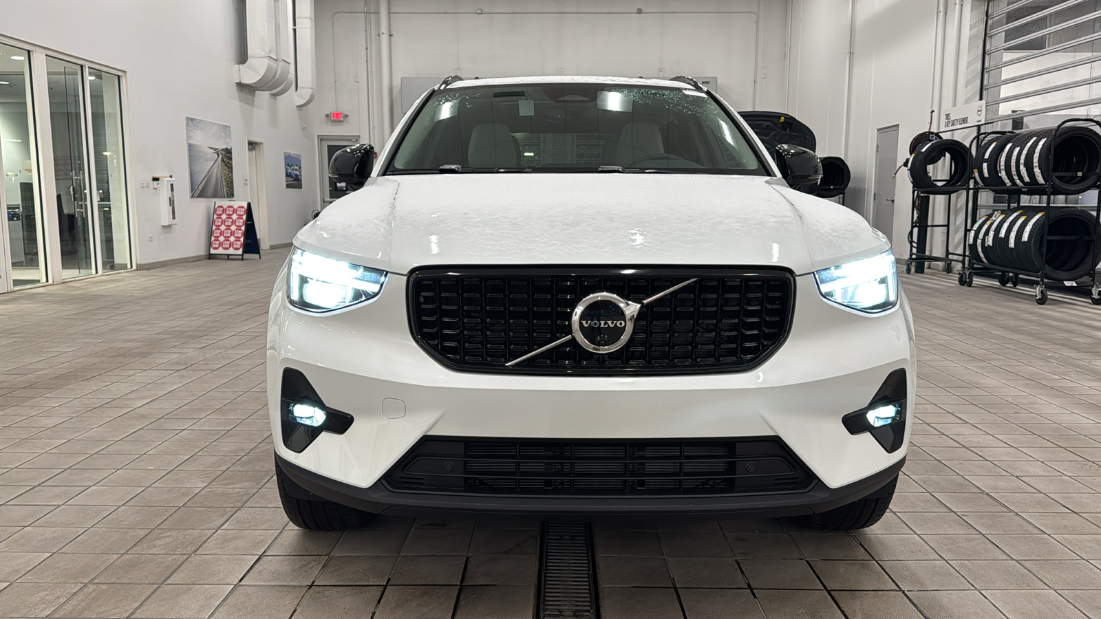 2025 Volvo XC40 Plus Dark Theme 9