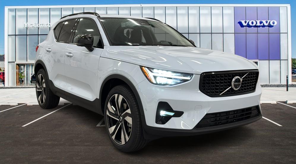 2025 Volvo XC40 Plus Dark Theme 1