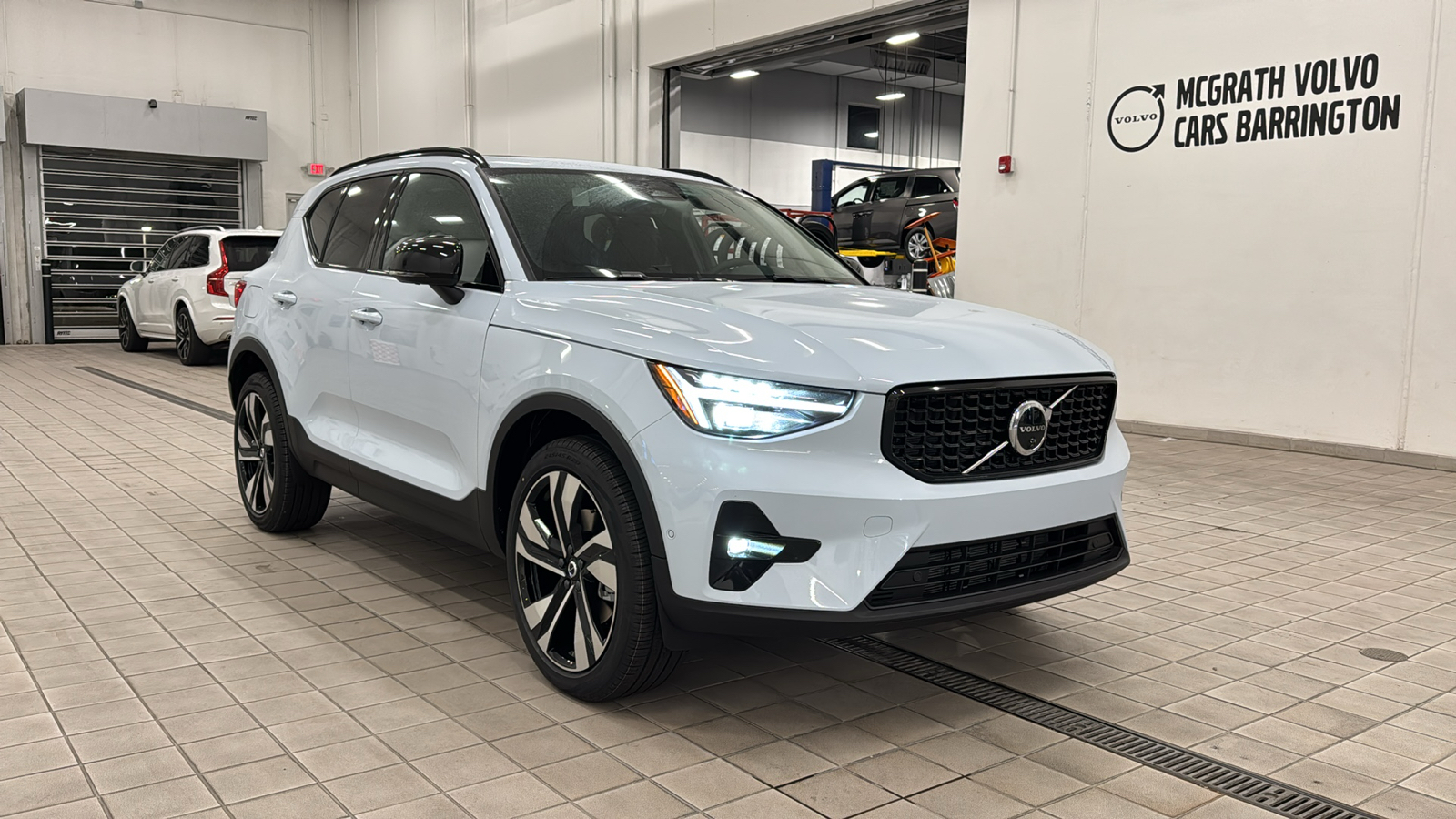 2025 Volvo XC40 Plus Dark Theme 2