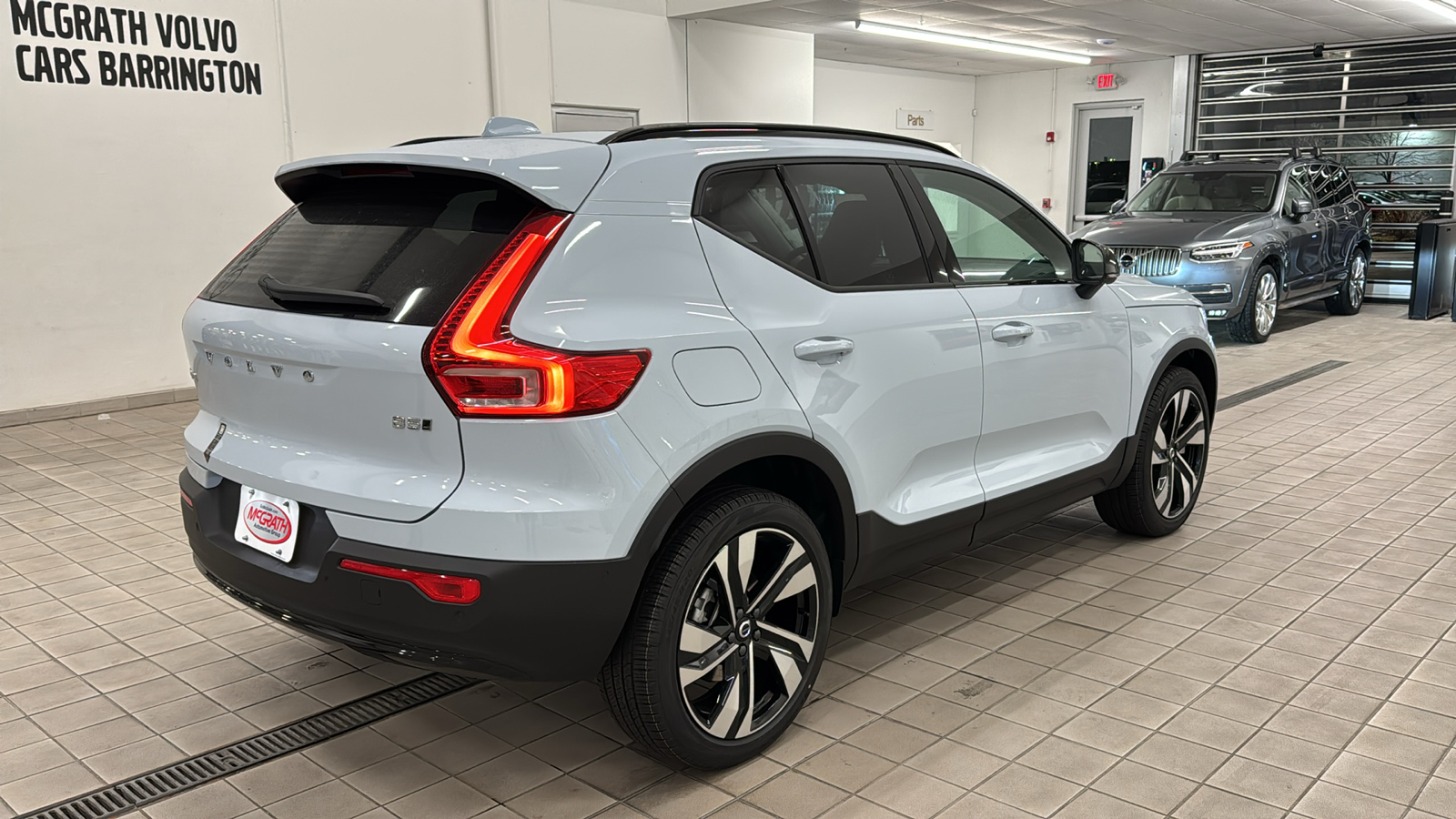 2025 Volvo XC40 Plus Dark Theme 4