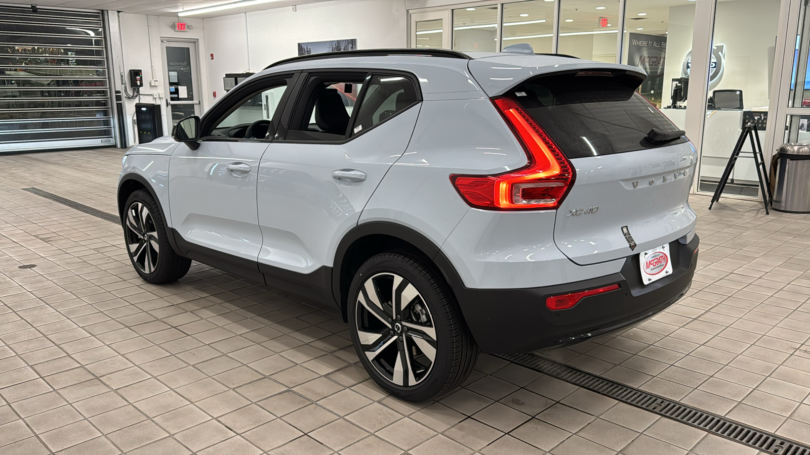 2025 Volvo XC40 Plus Dark Theme 6