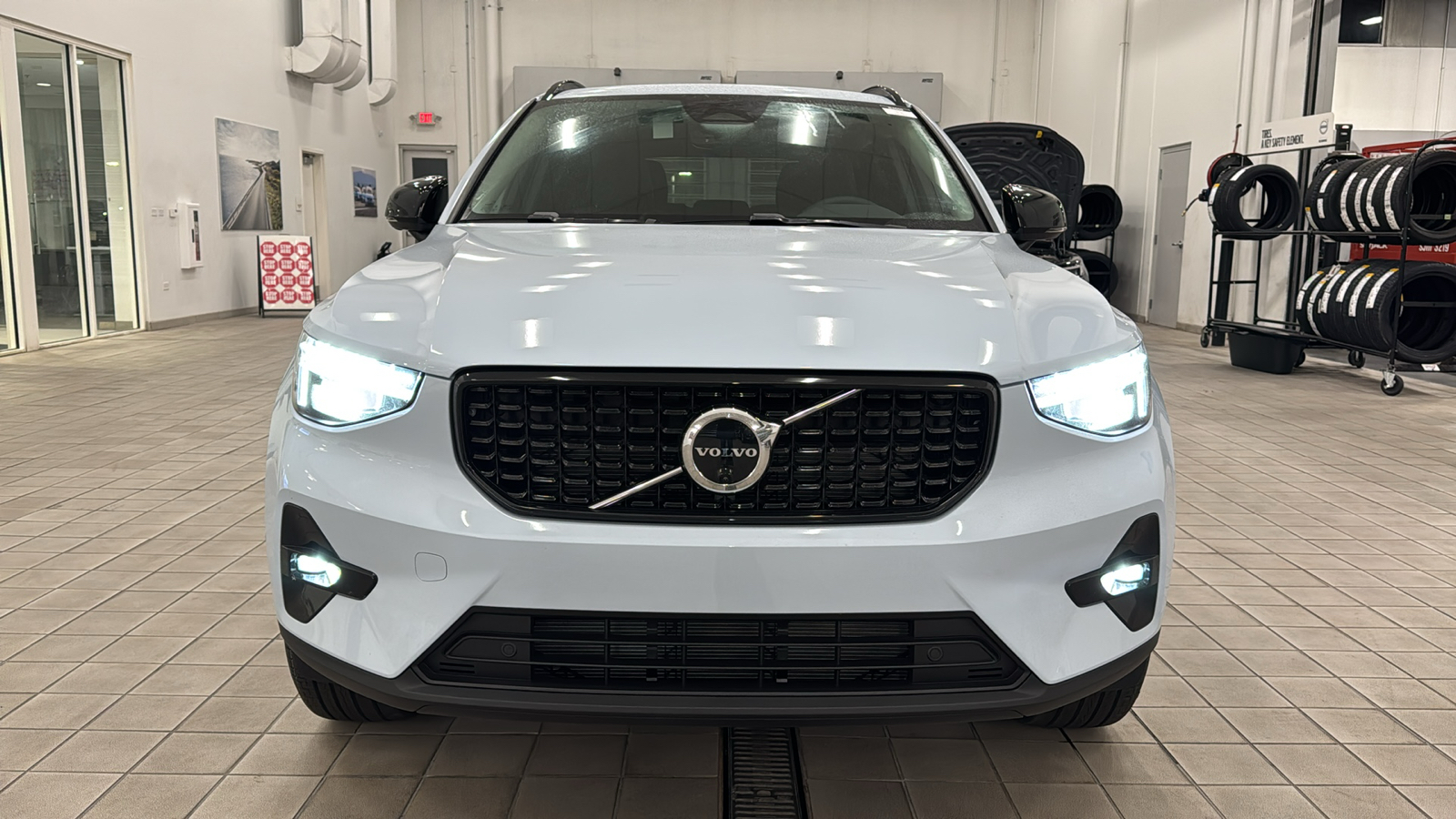 2025 Volvo XC40 Plus Dark Theme 9