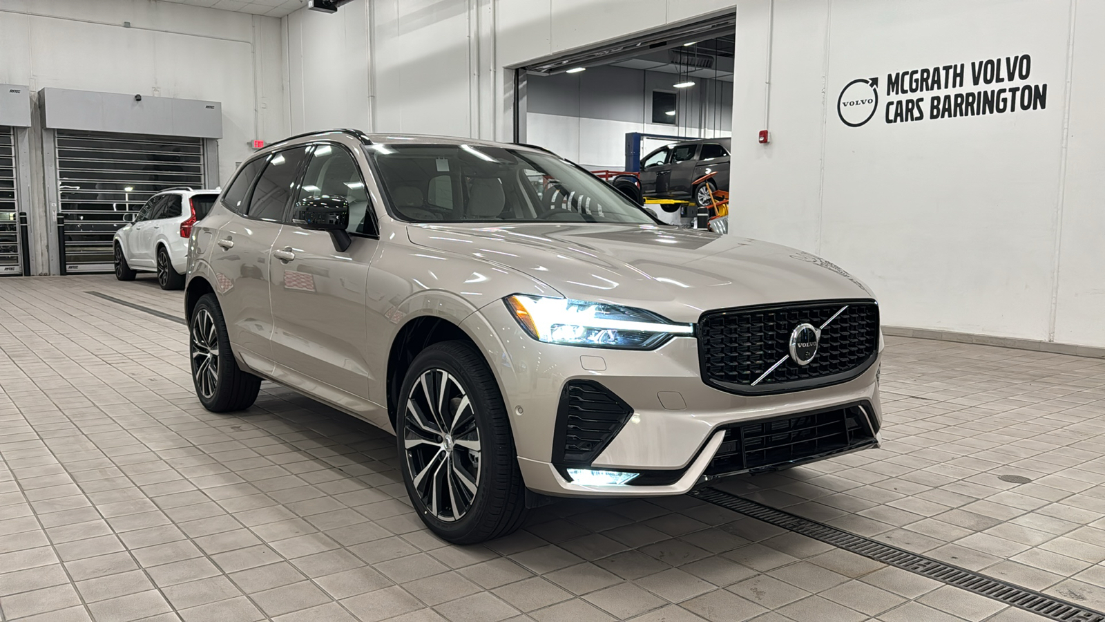 2025 Volvo XC60 Plus 2