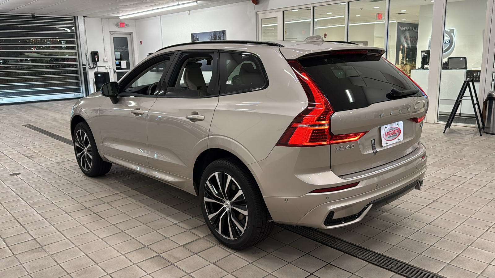 2025 Volvo XC60 Plus 6