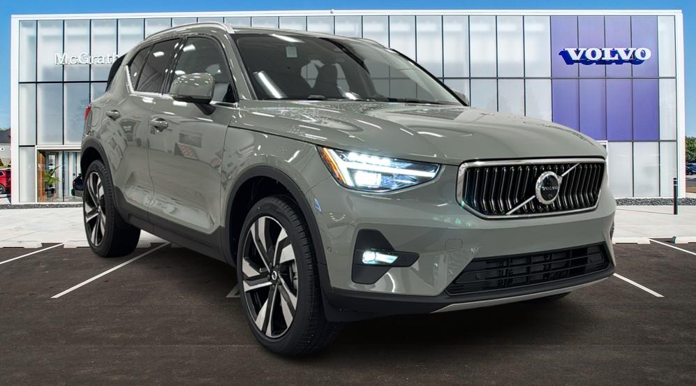 2025 Volvo XC40 Plus Bright Theme 1