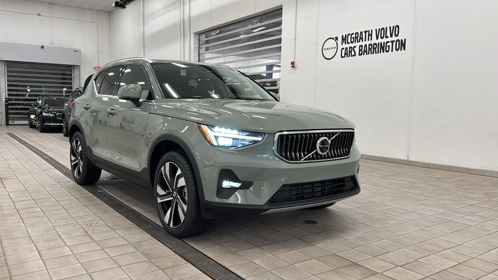 2025 Volvo XC40 Plus Bright Theme 2