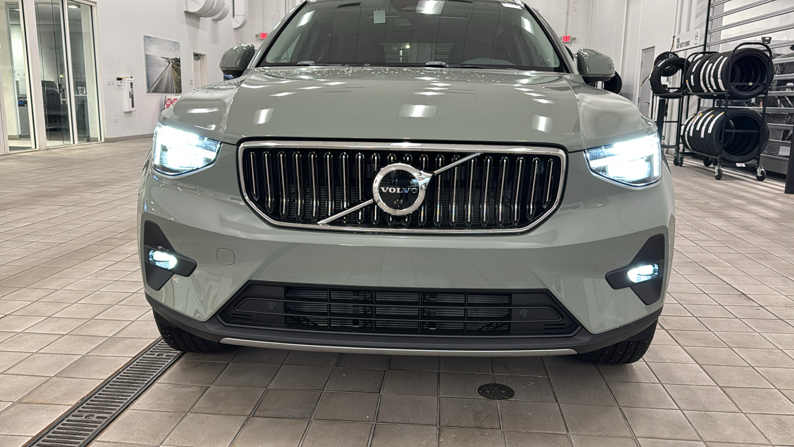 2025 Volvo XC40 Plus Bright Theme 9