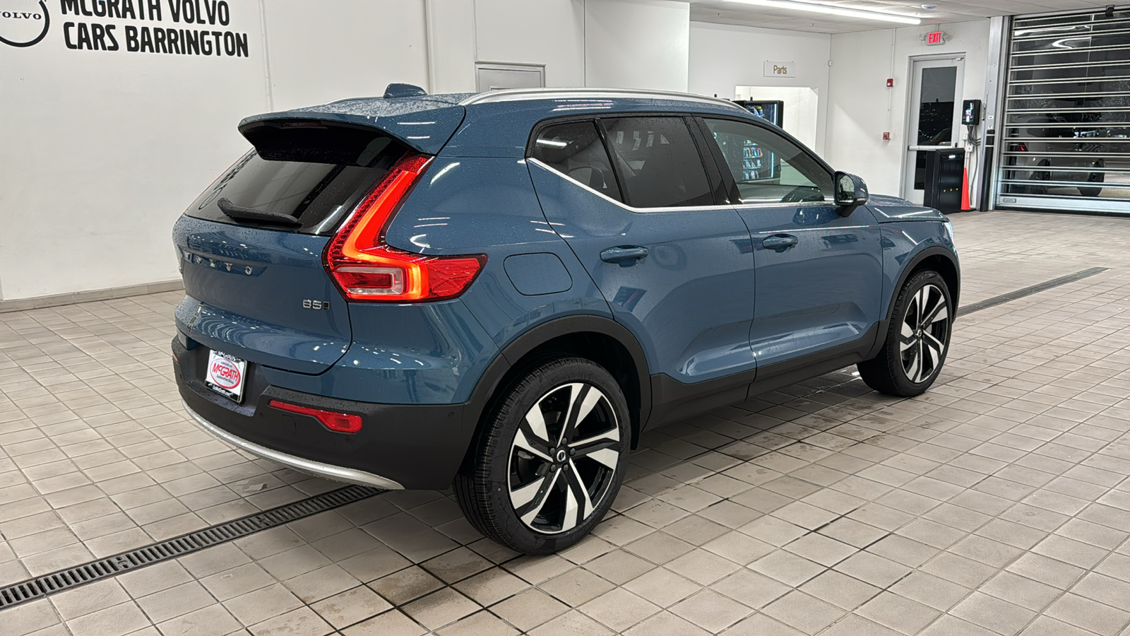 2025 Volvo XC40 Plus Bright Theme 4