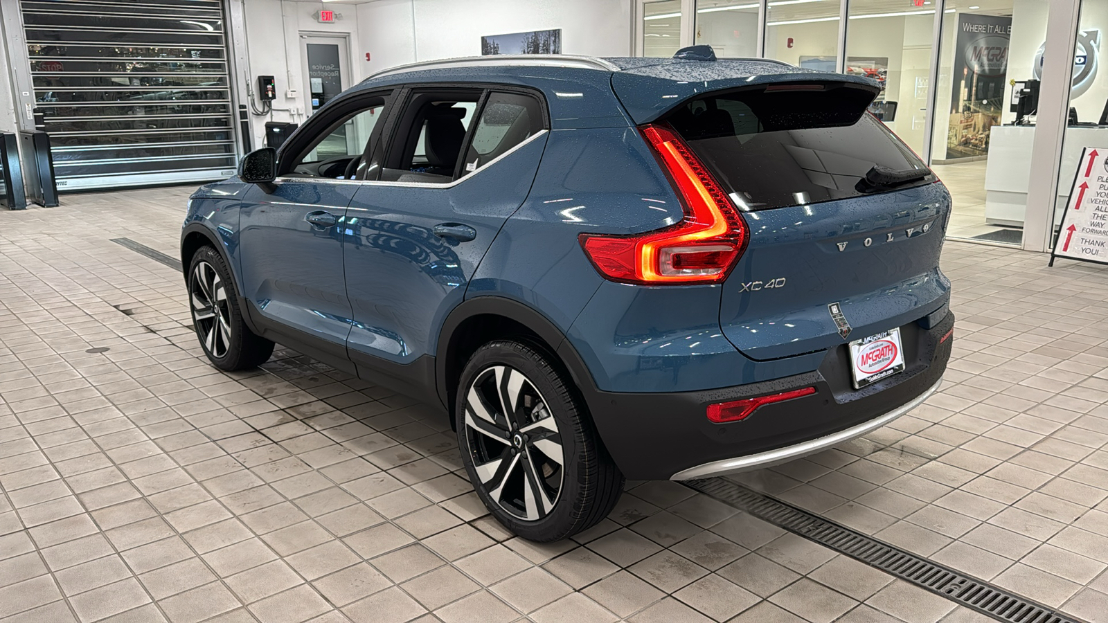 2025 Volvo XC40 Plus Bright Theme 6