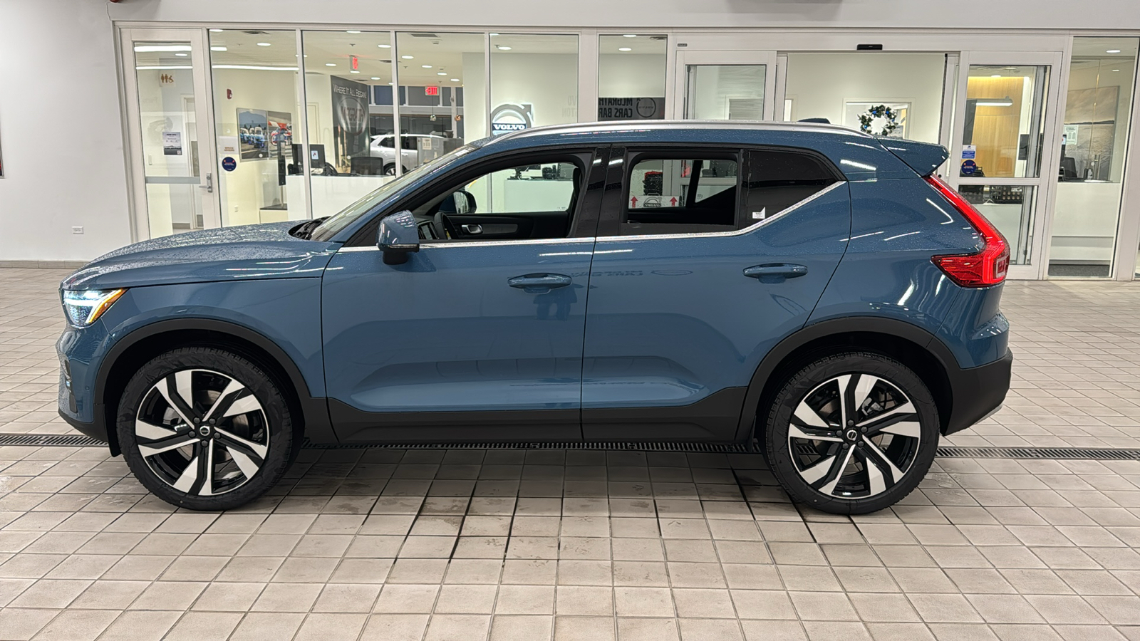 2025 Volvo XC40 Plus Bright Theme 7