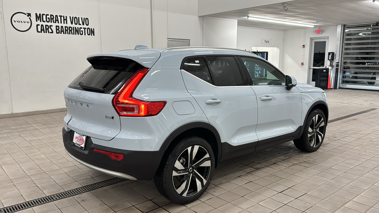 2025 Volvo XC40 Ultra Bright Theme 4