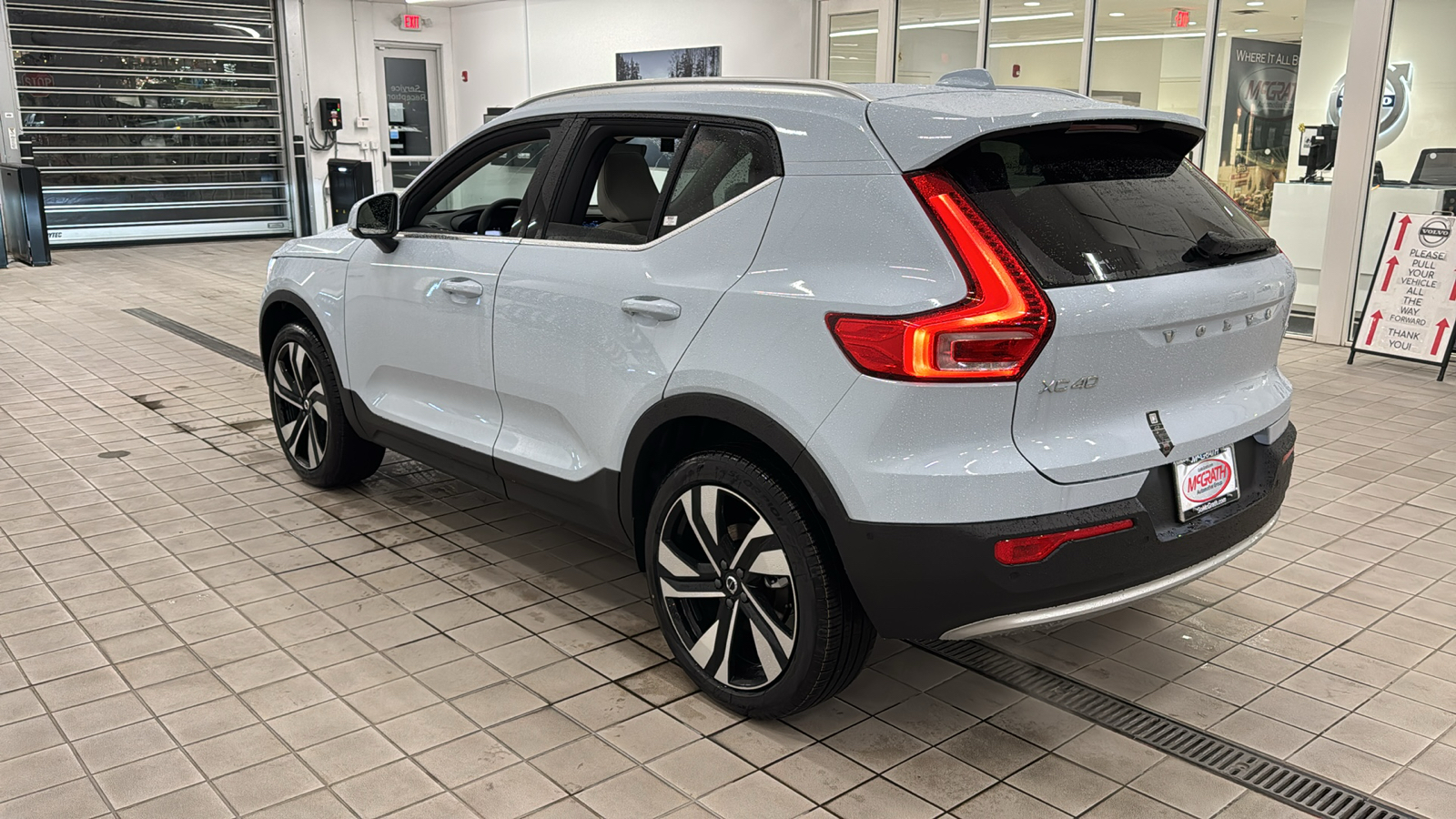 2025 Volvo XC40 Ultra Bright Theme 6