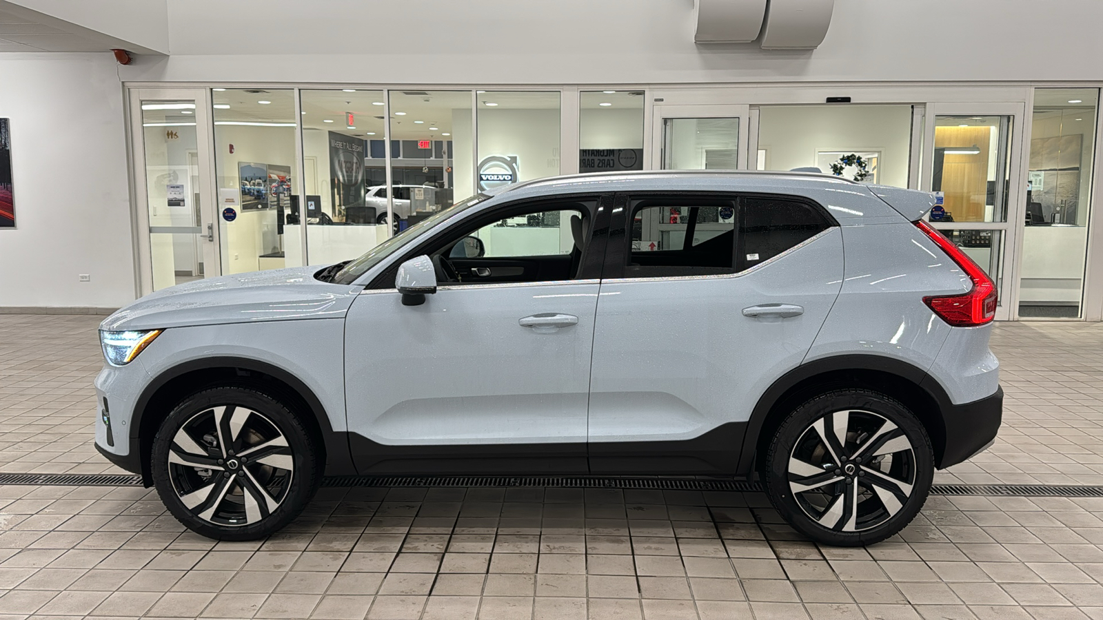 2025 Volvo XC40 Ultra Bright Theme 7