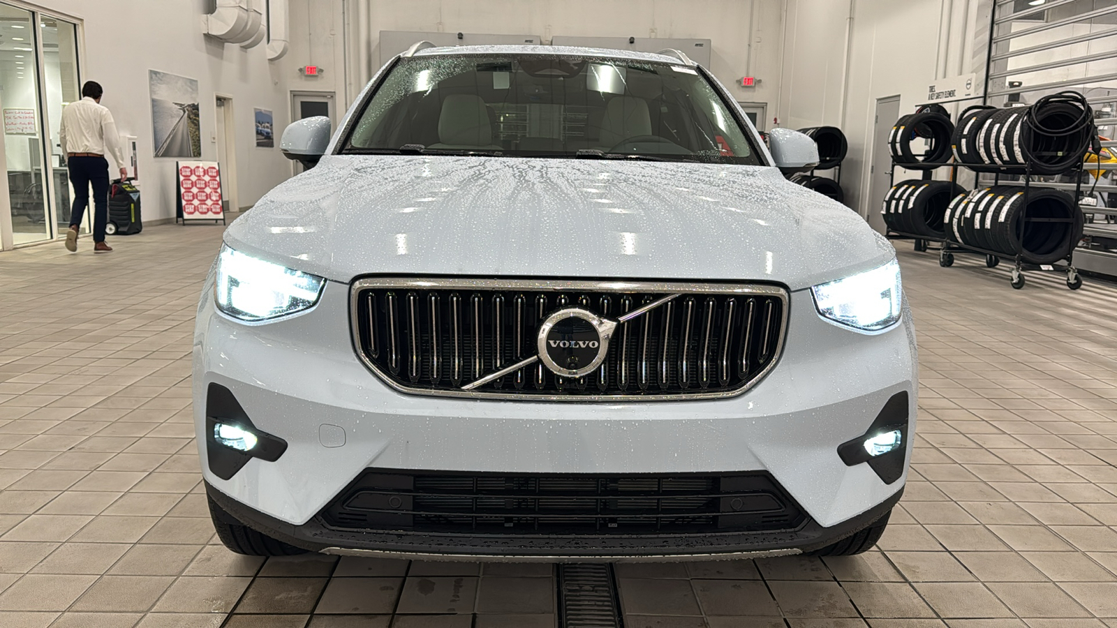 2025 Volvo XC40 Ultra Bright Theme 9