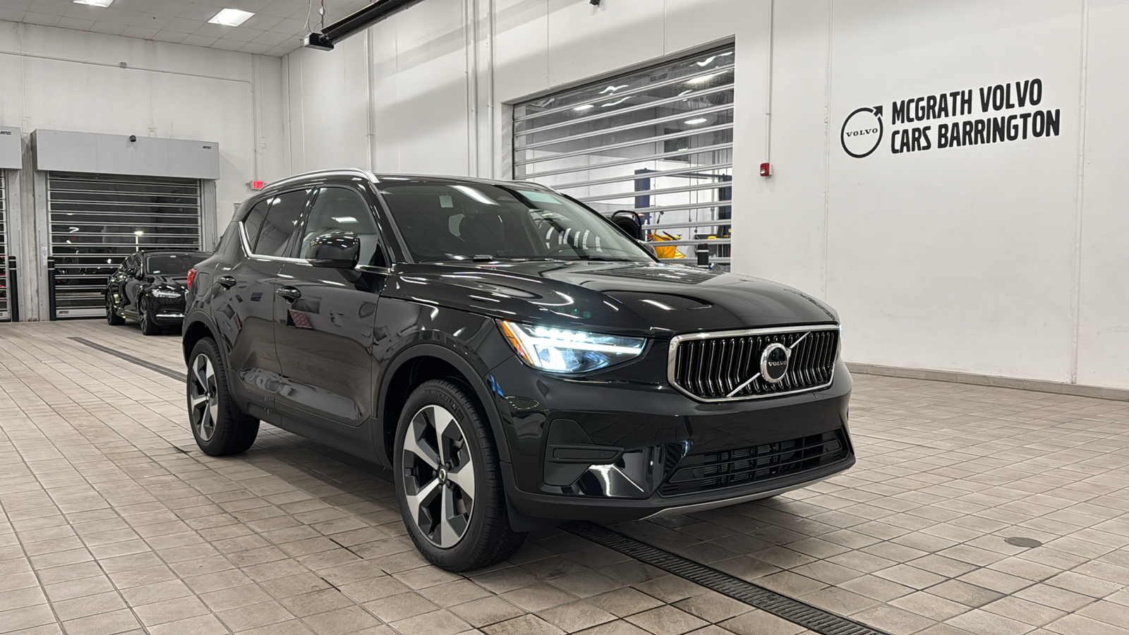 2025 Volvo XC40 Core Bright Theme 2