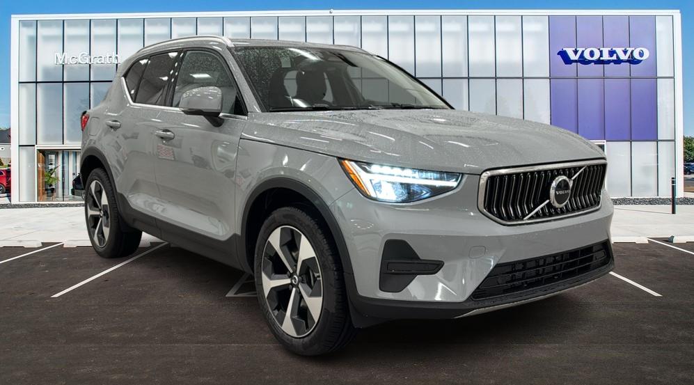 2025 Volvo XC40 Core Bright Theme 1