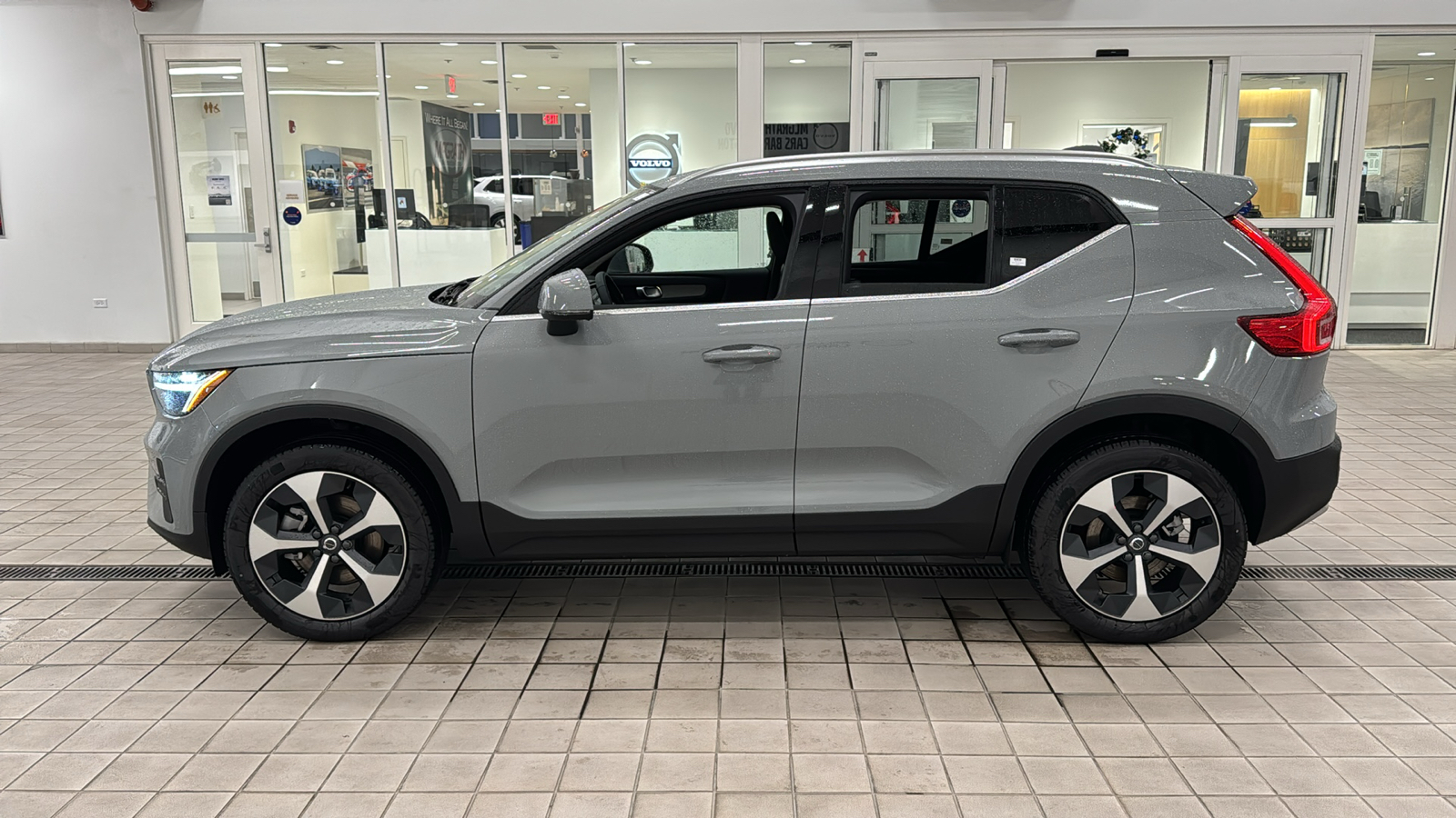 2025 Volvo XC40 Core Bright Theme 7