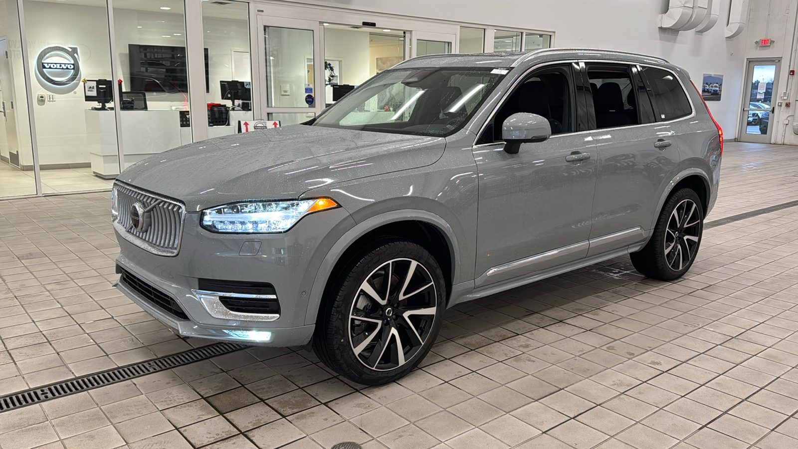 2025 Volvo XC90 Plus 8