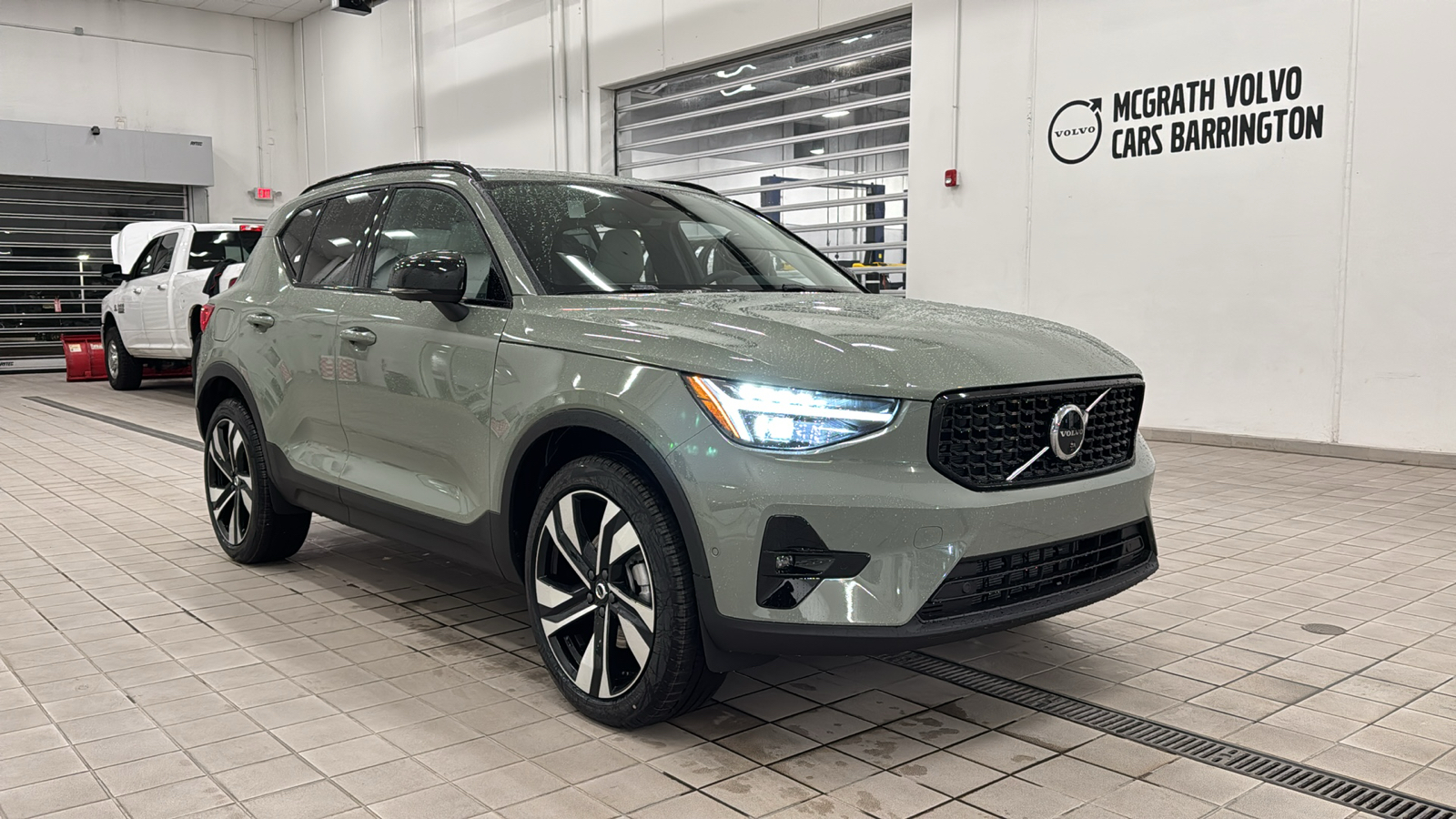 2025 Volvo XC40 Plus Dark Theme 2