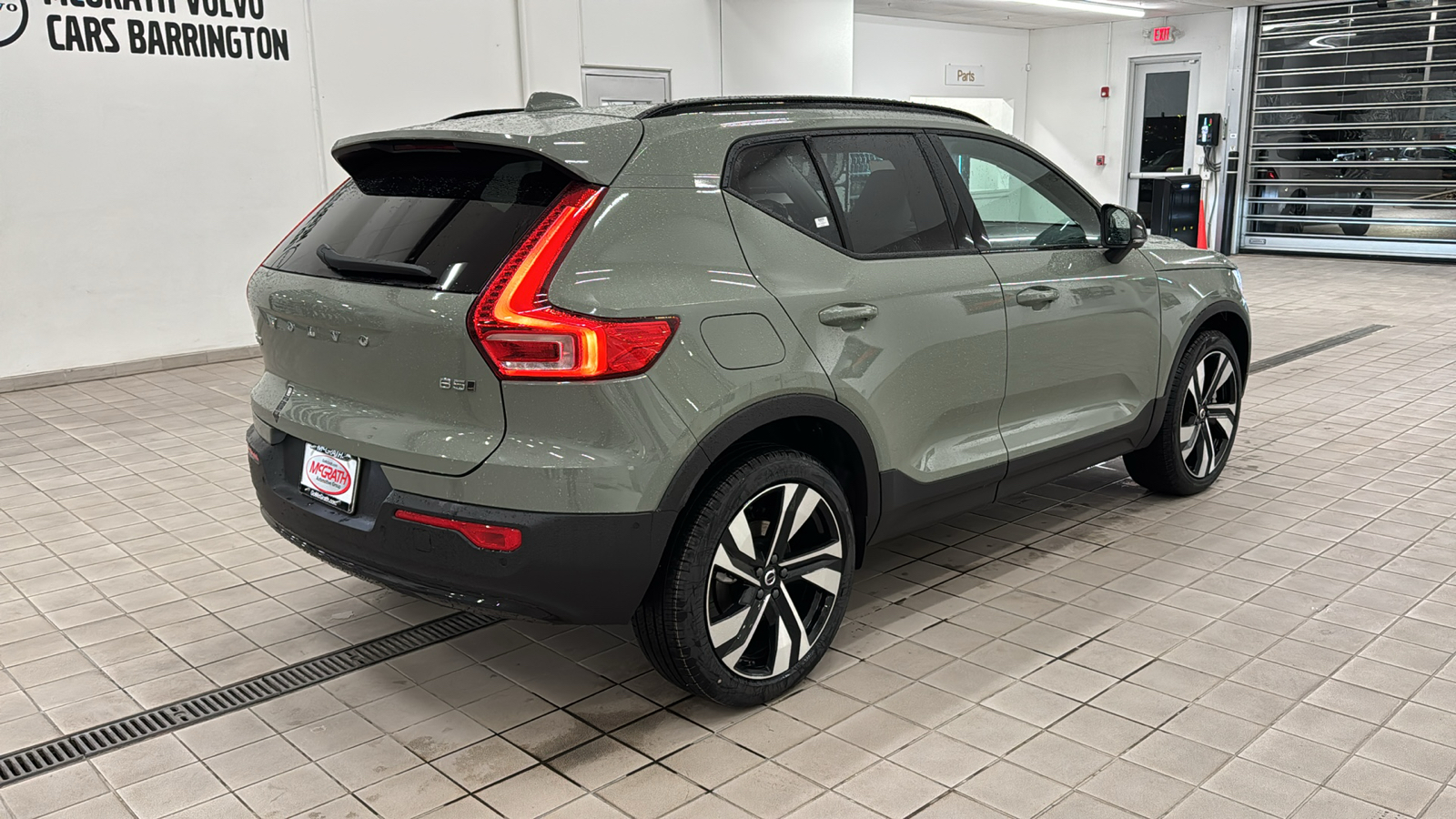 2025 Volvo XC40 Plus Dark Theme 4