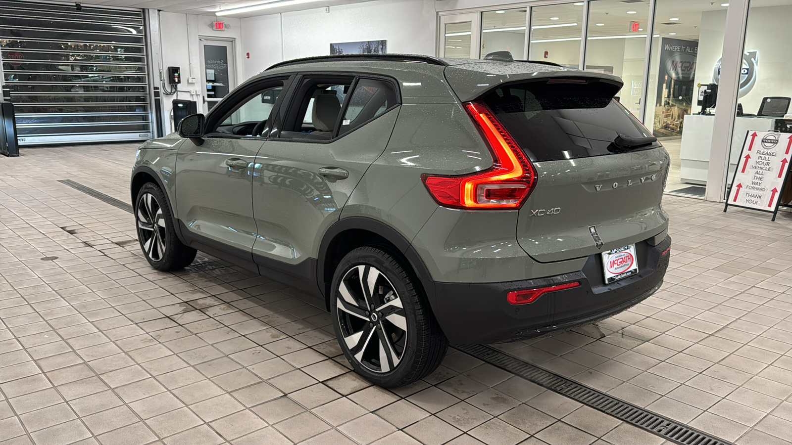 2025 Volvo XC40 Plus Dark Theme 6