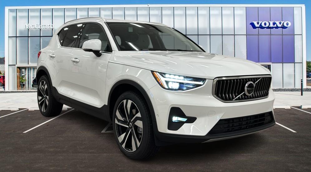 2025 Volvo XC40 Plus Bright Theme 1