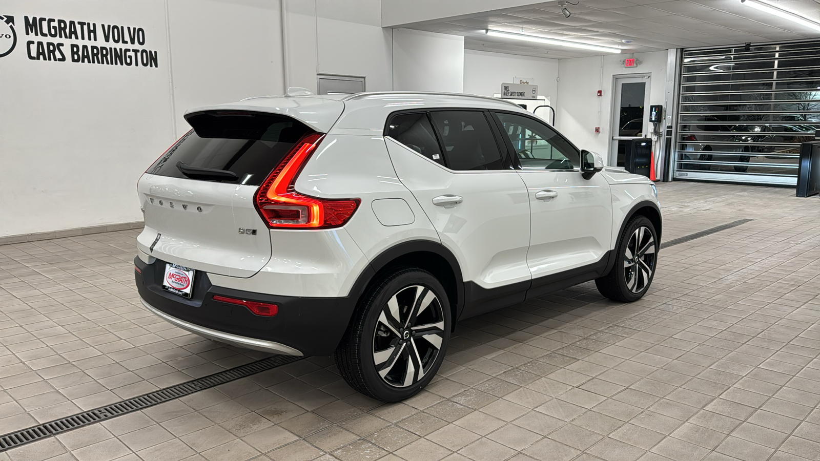 2025 Volvo XC40 Plus Bright Theme 4