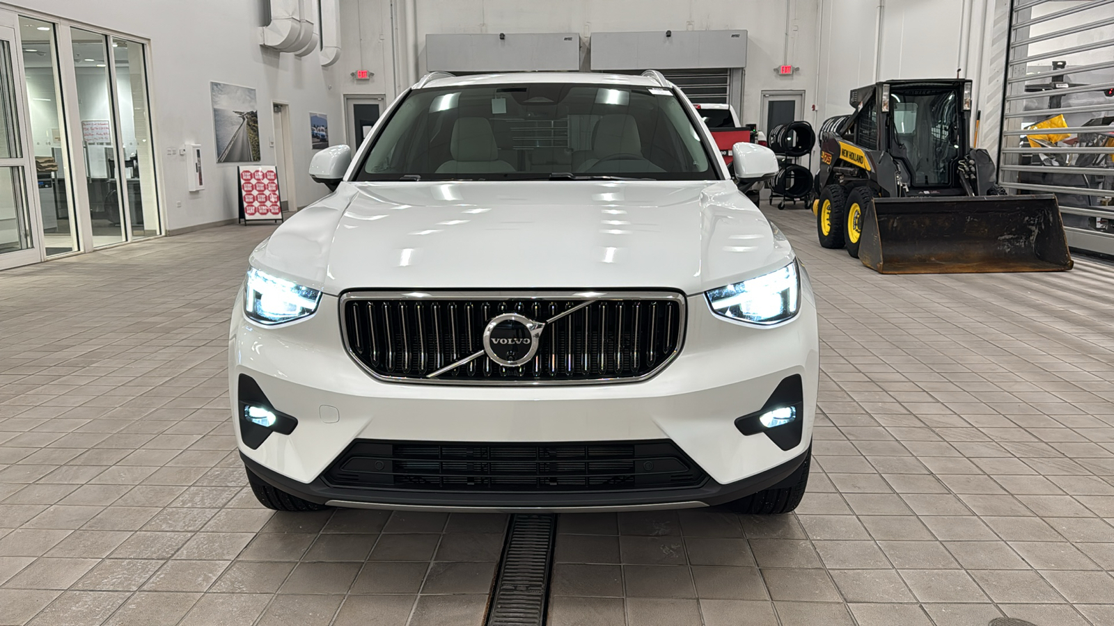 2025 Volvo XC40 Plus Bright Theme 9