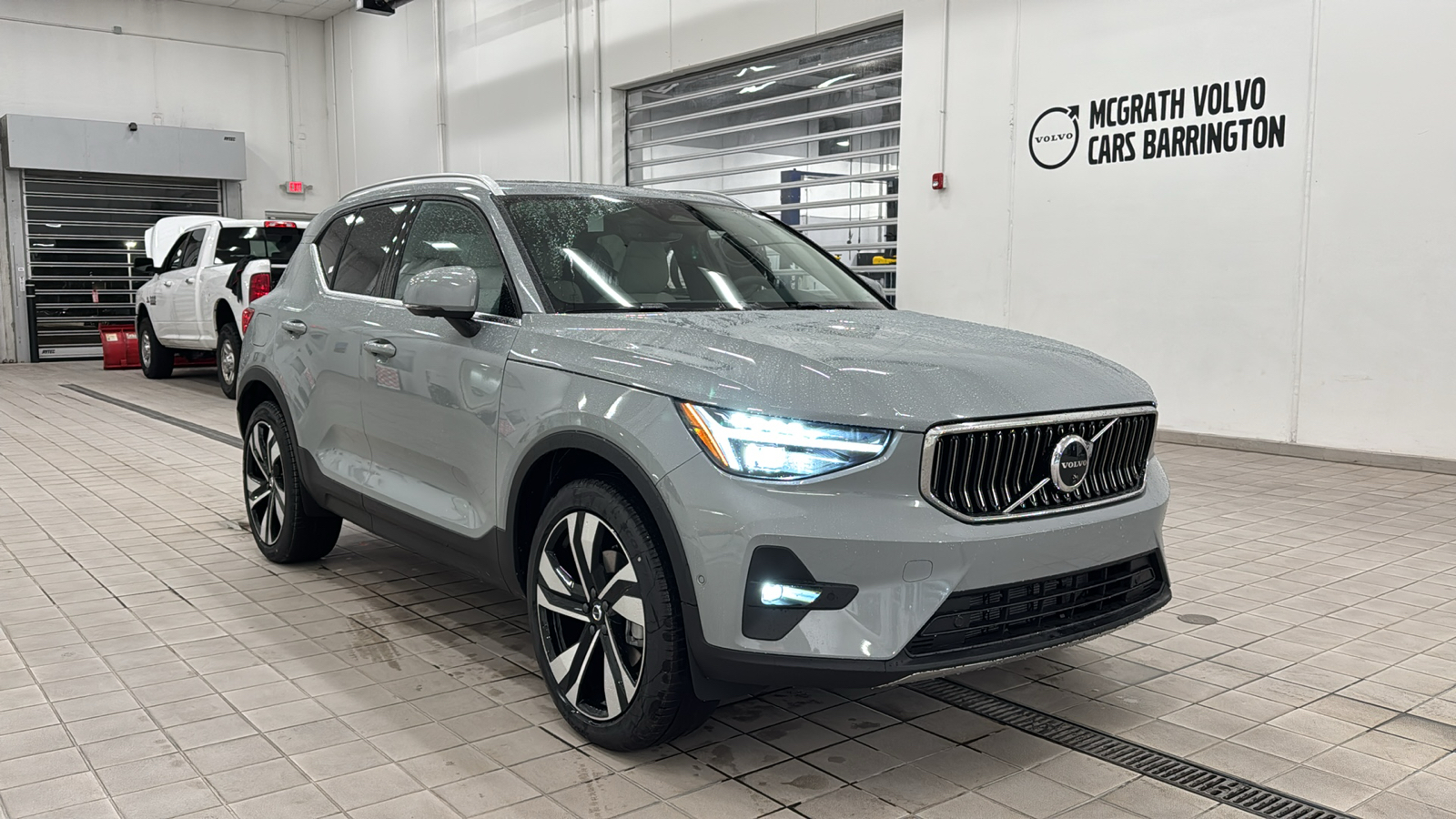 2025 Volvo XC40 Plus Bright Theme 2