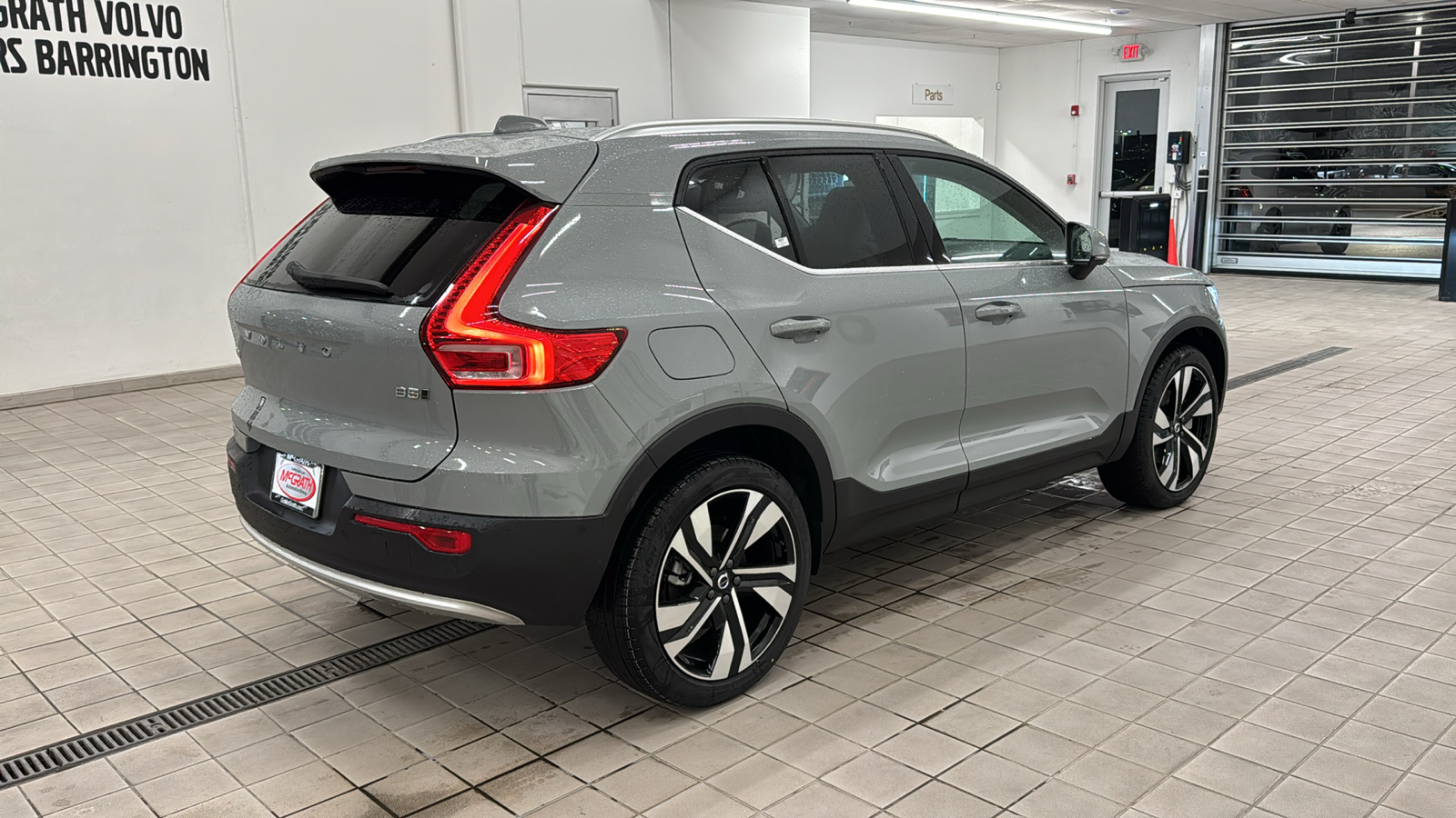 2025 Volvo XC40 Plus Bright Theme 4