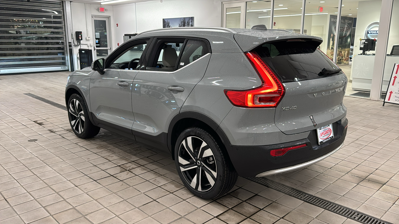 2025 Volvo XC40 Plus Bright Theme 6