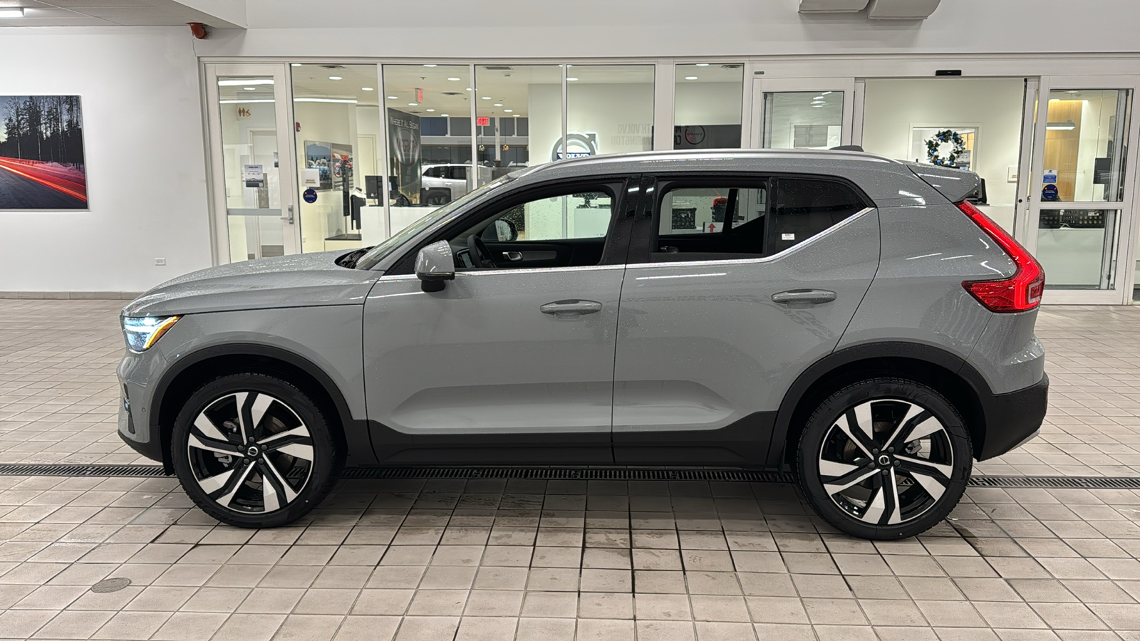 2025 Volvo XC40 Plus Bright Theme 7