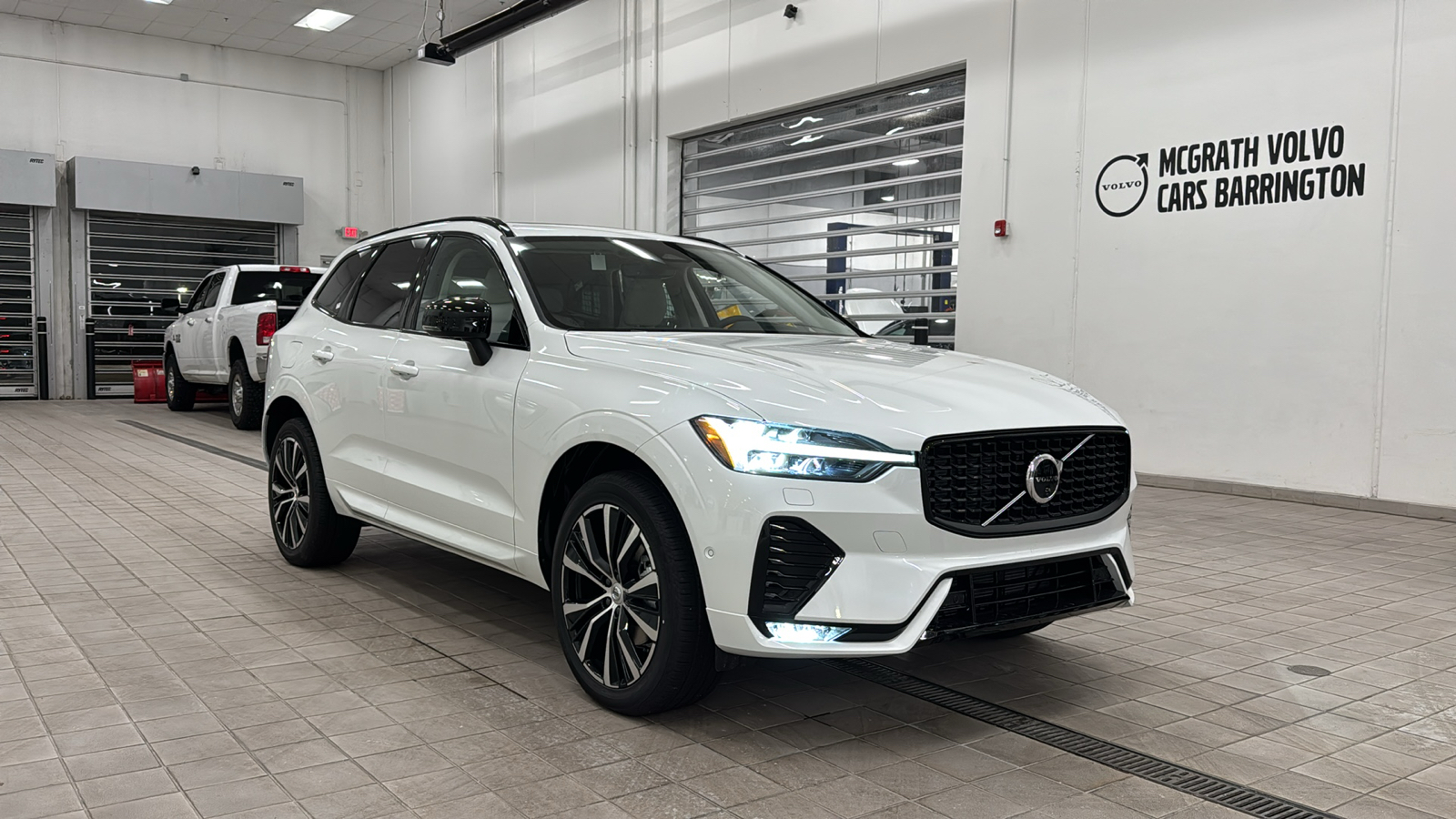 2025 Volvo XC60 Plus 2