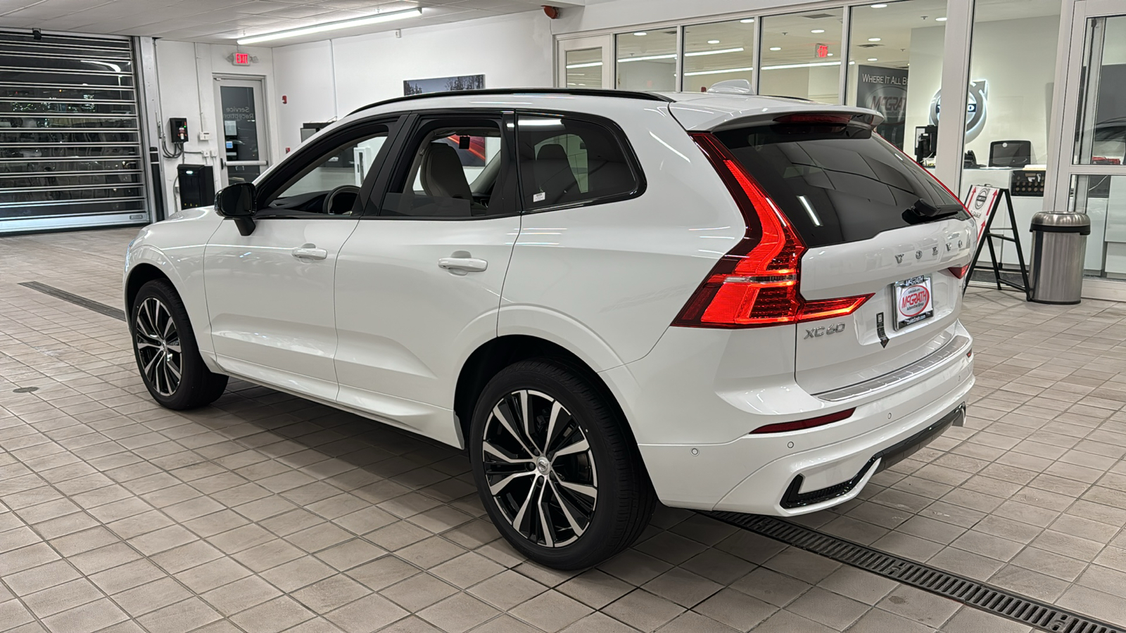 2025 Volvo XC60 Plus 6