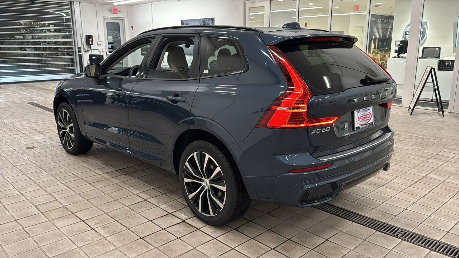 2025 Volvo XC60 Plus 6