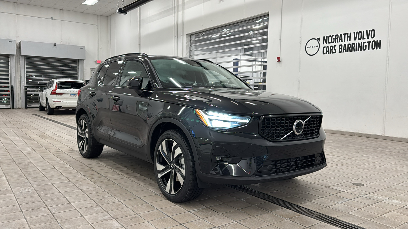 2025 Volvo XC40 Plus Dark Theme 1