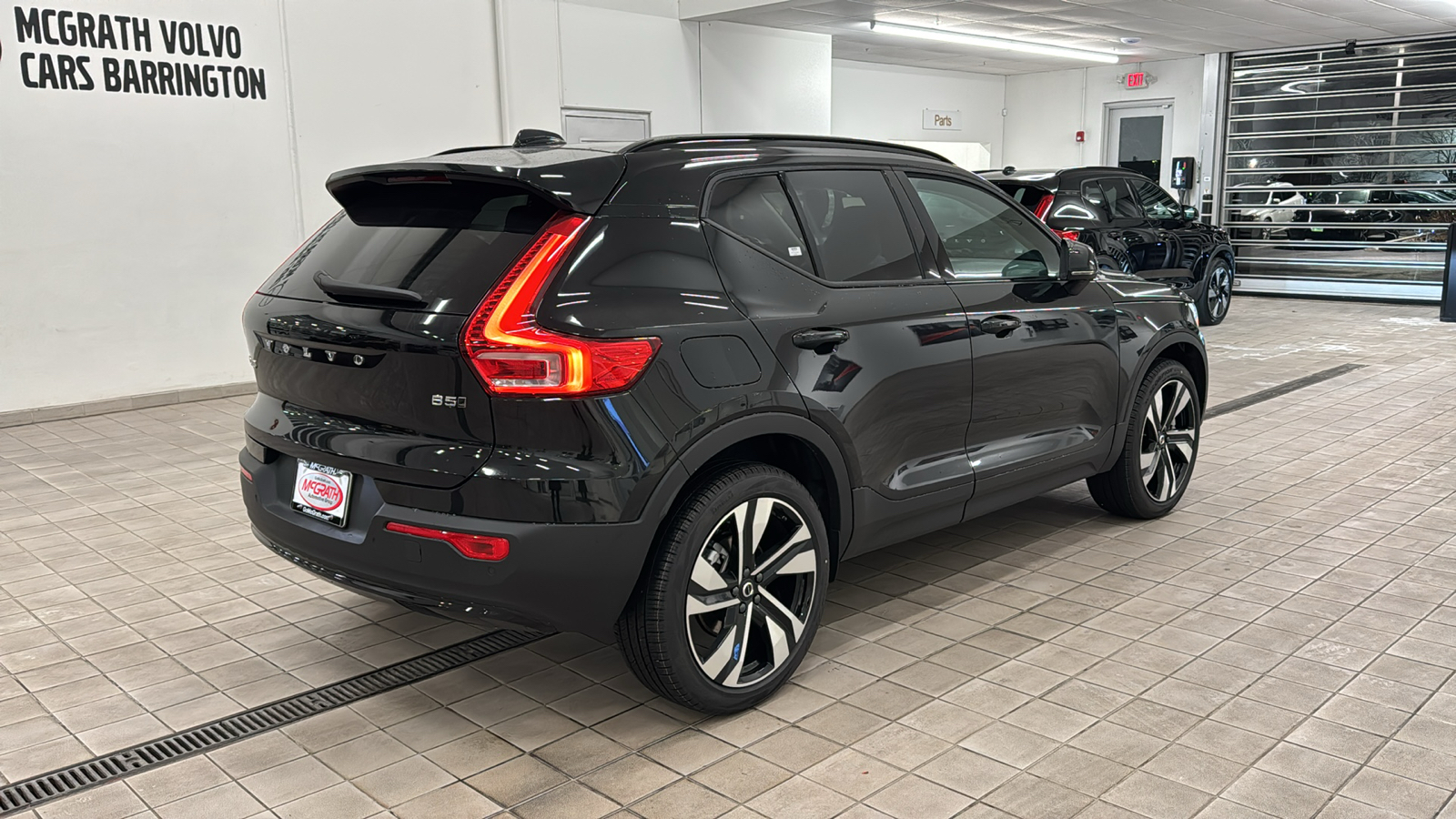 2025 Volvo XC40 Plus Dark Theme 4