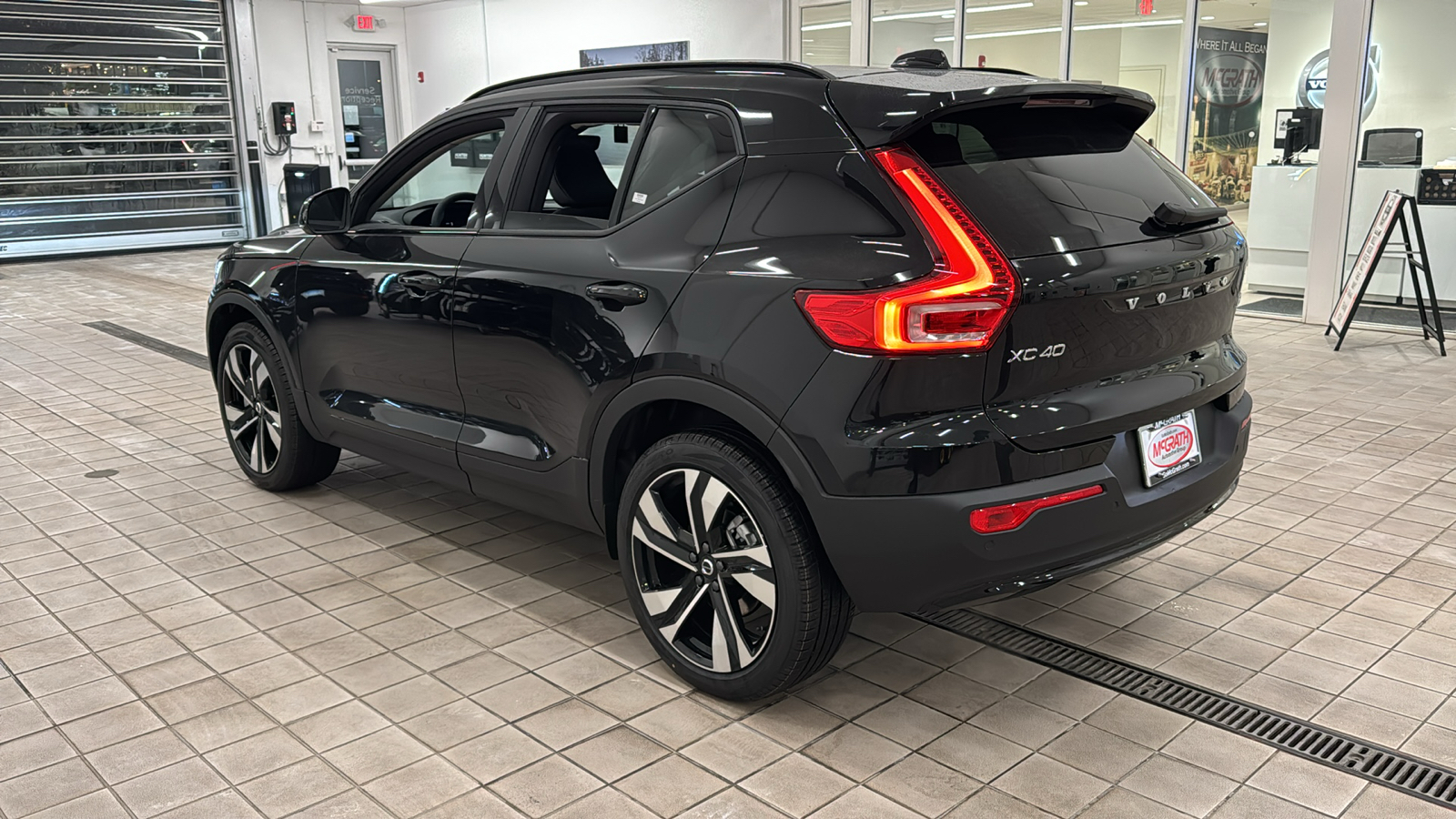 2025 Volvo XC40 Plus Dark Theme 6