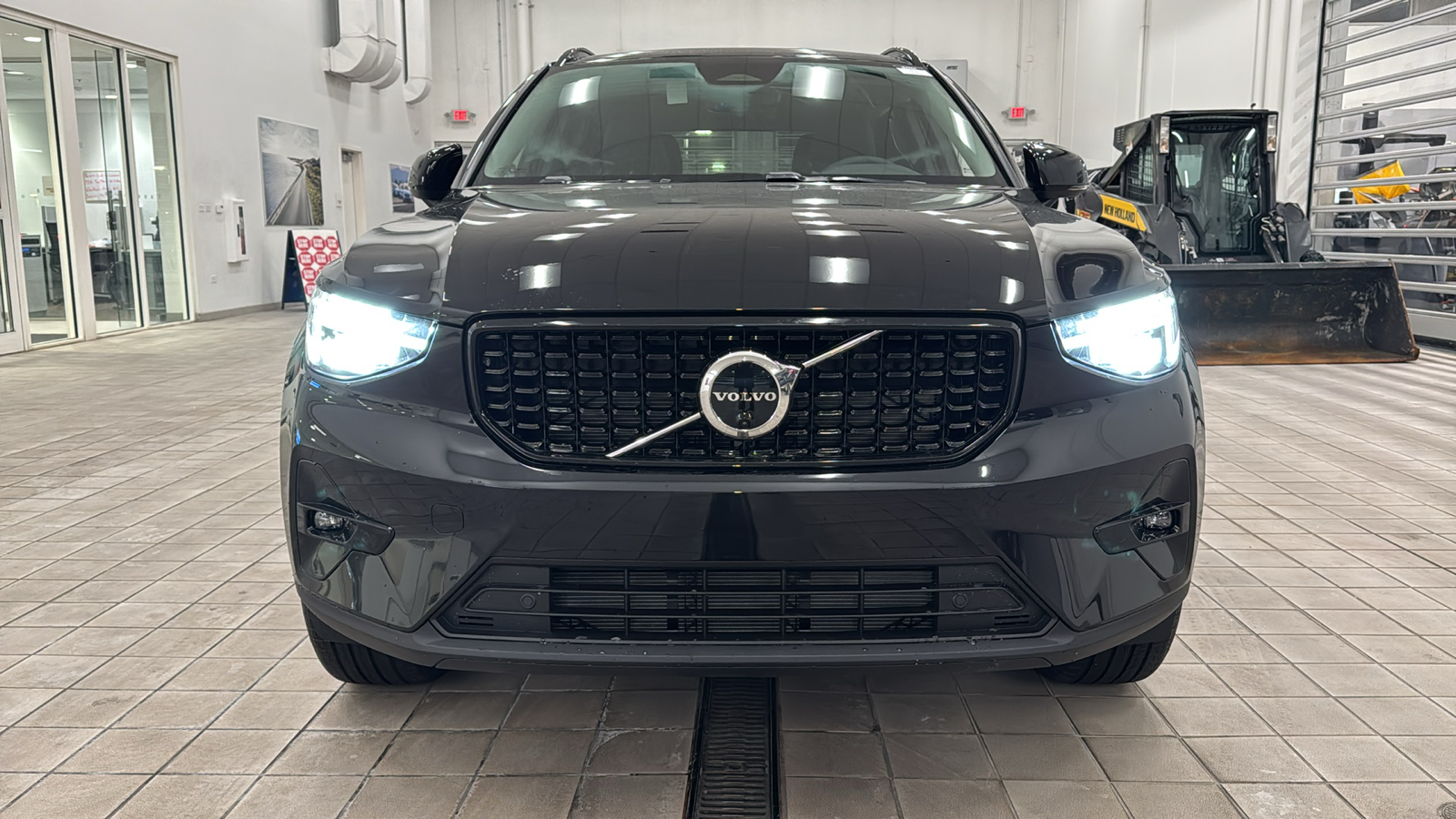 2025 Volvo XC40 Plus Dark Theme 9