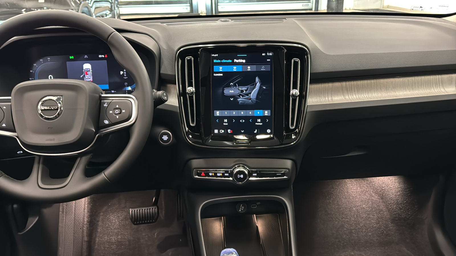 2025 Volvo XC40 Plus Dark Theme 10