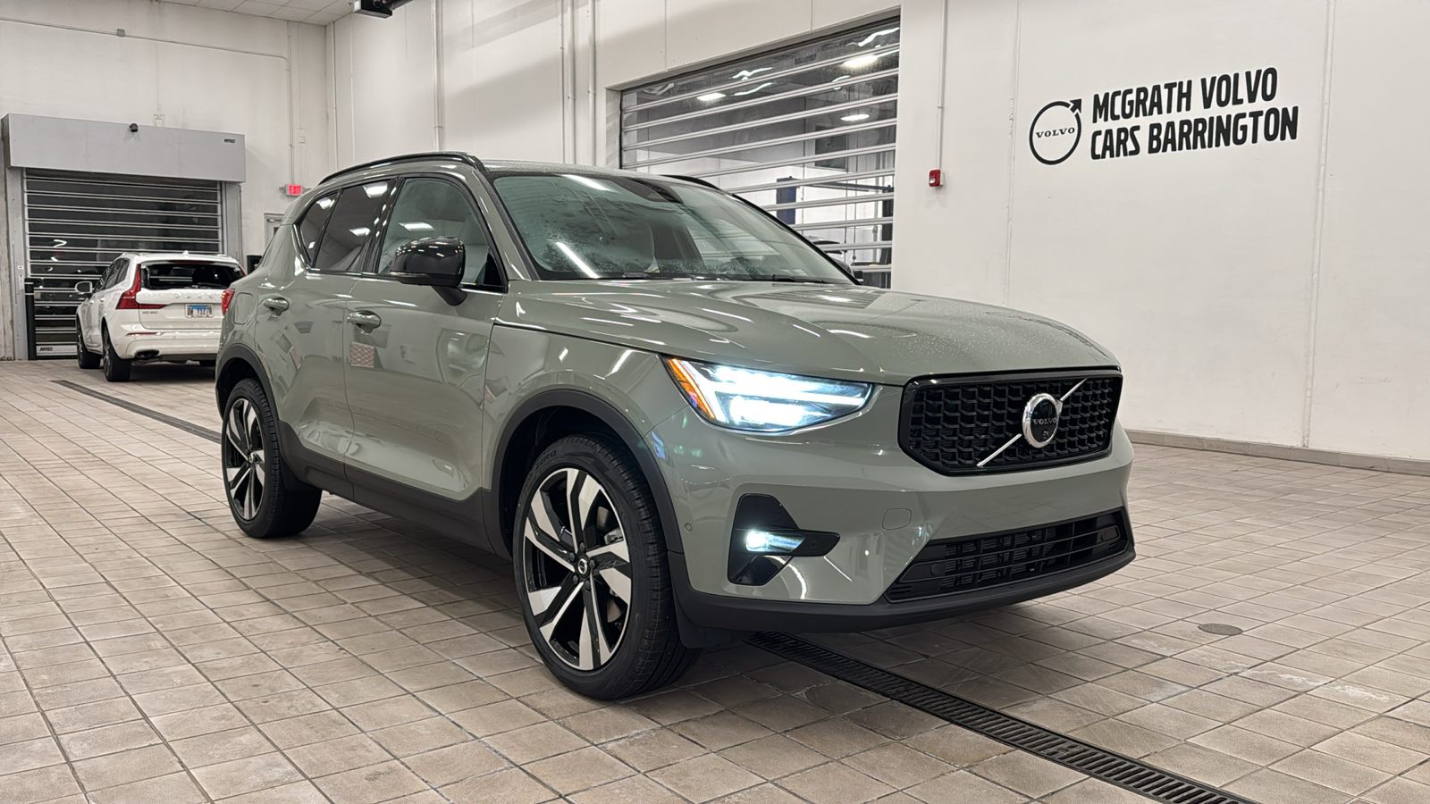 2025 Volvo XC40 Plus Dark Theme 1