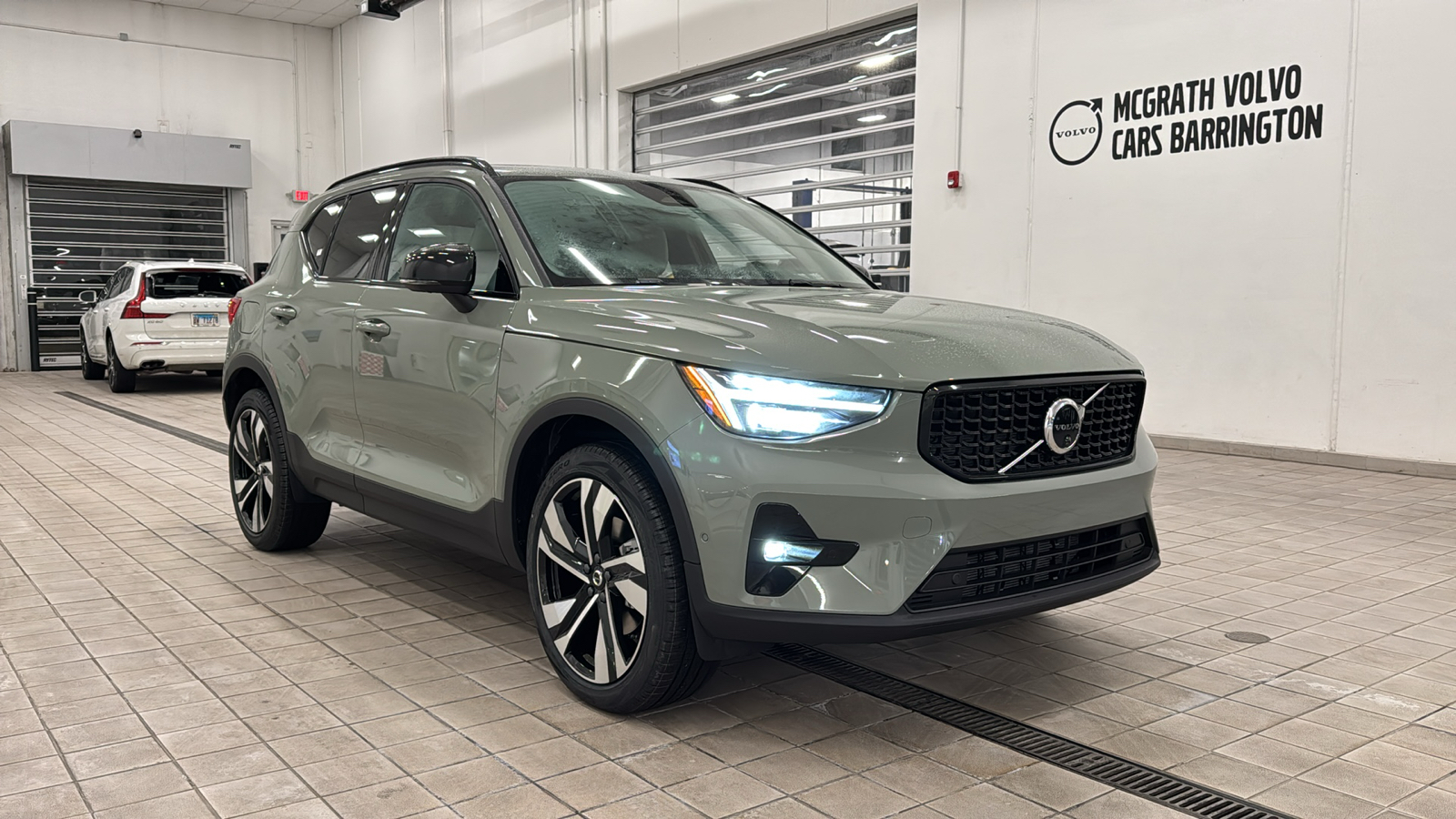 2025 Volvo XC40 Plus Dark Theme 2