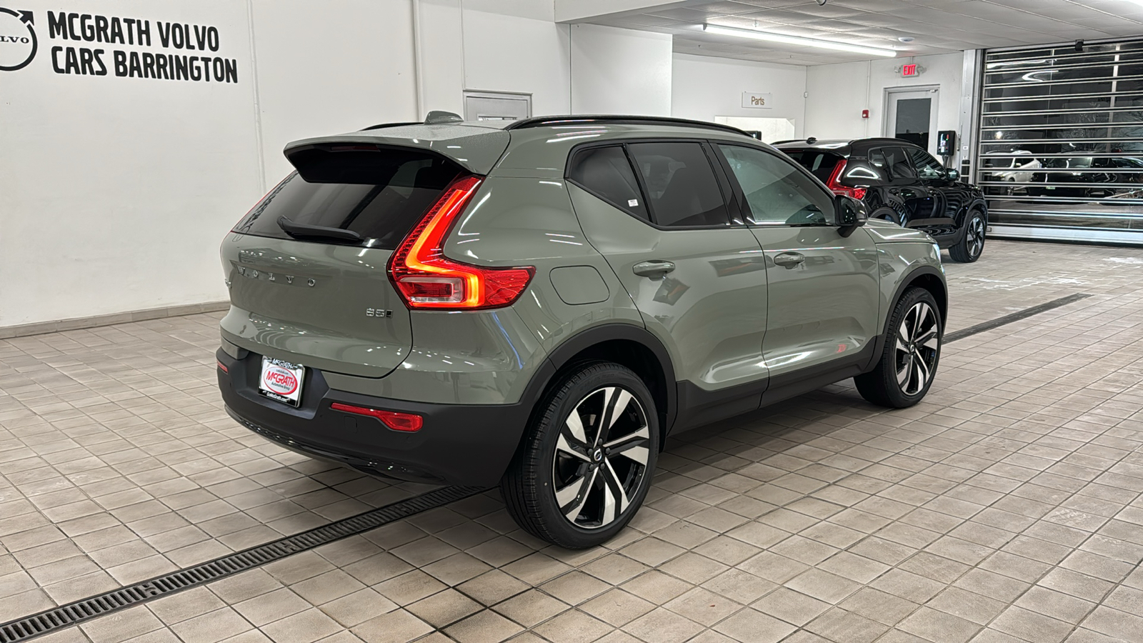 2025 Volvo XC40 Plus Dark Theme 4