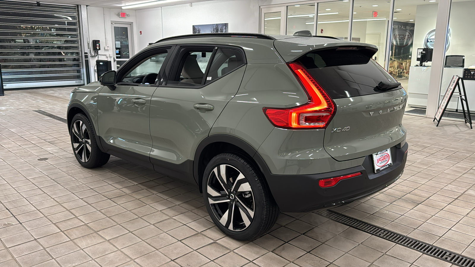 2025 Volvo XC40 Plus Dark Theme 6