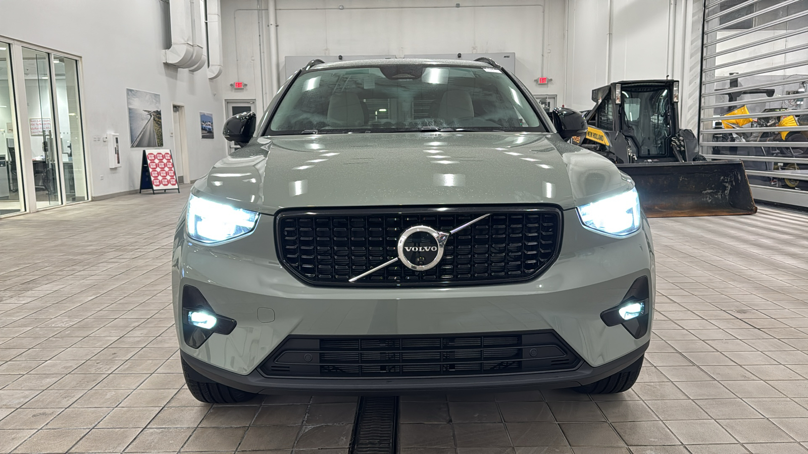 2025 Volvo XC40 Plus Dark Theme 9