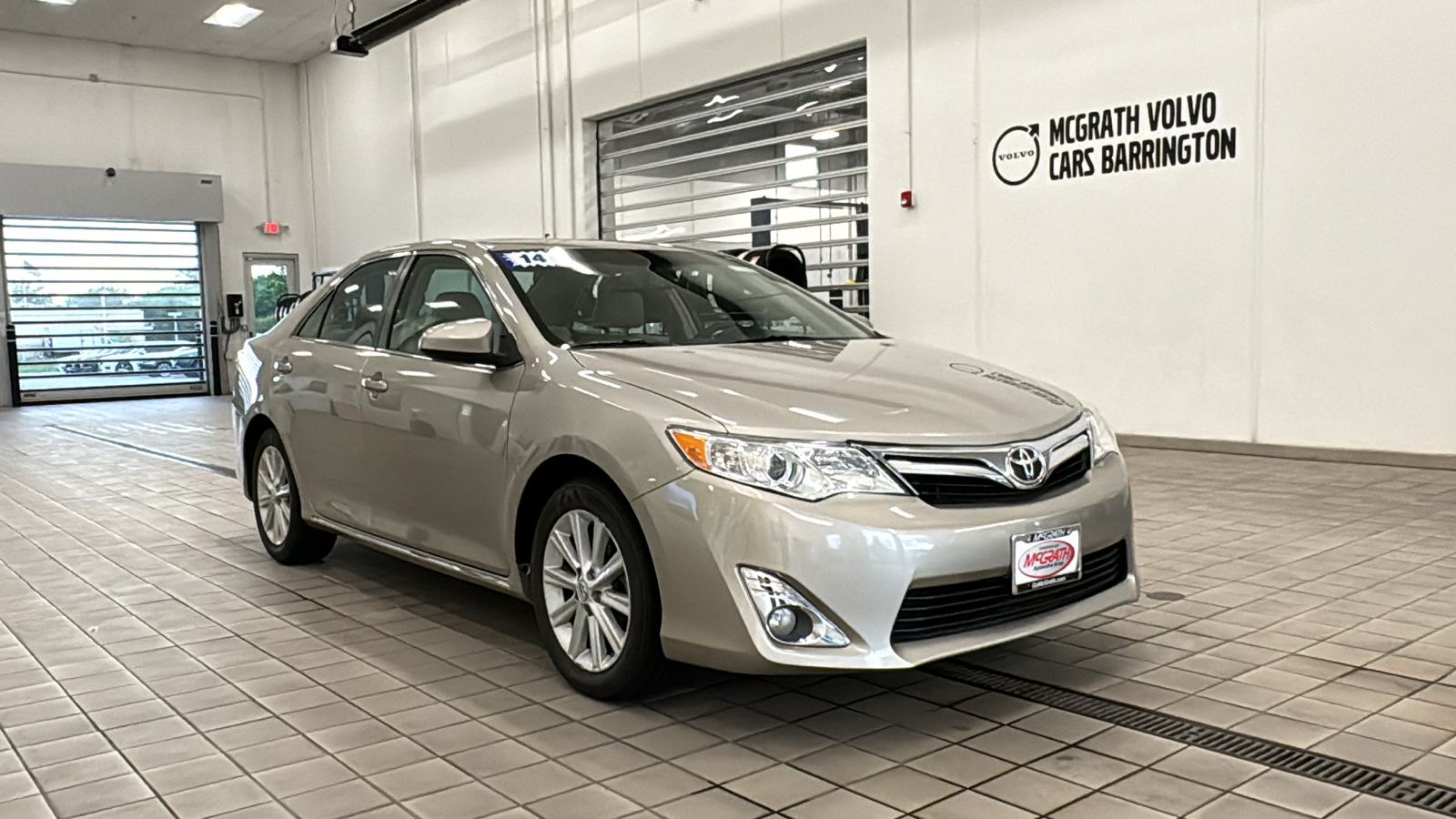 2014 Toyota Camry XLE 2