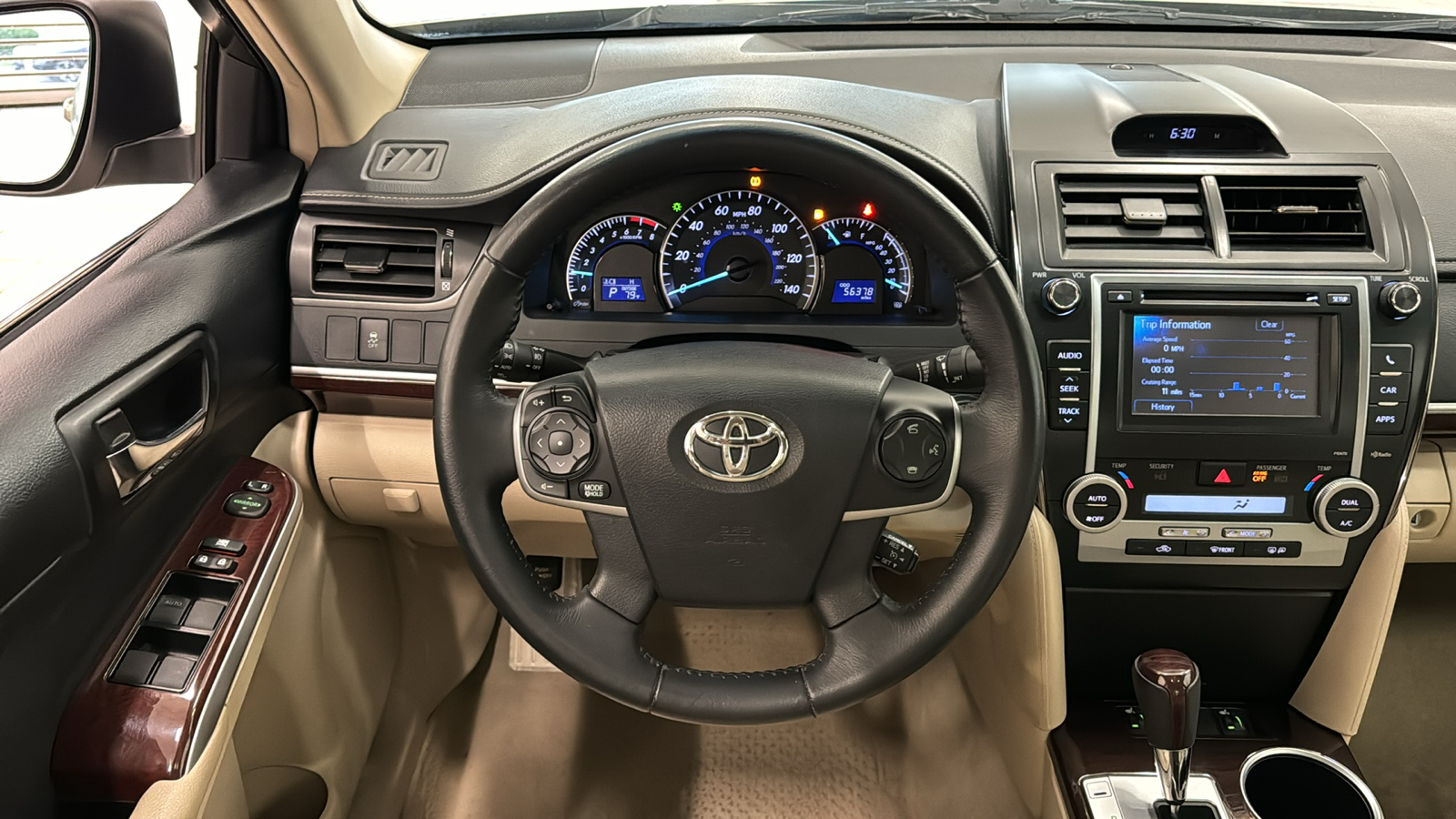 2014 Toyota Camry XLE 12